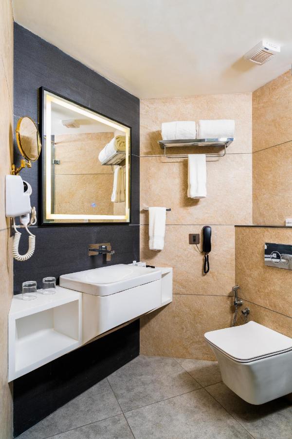 Marine Inn Hotel Kochi Ngoại thất bức ảnh